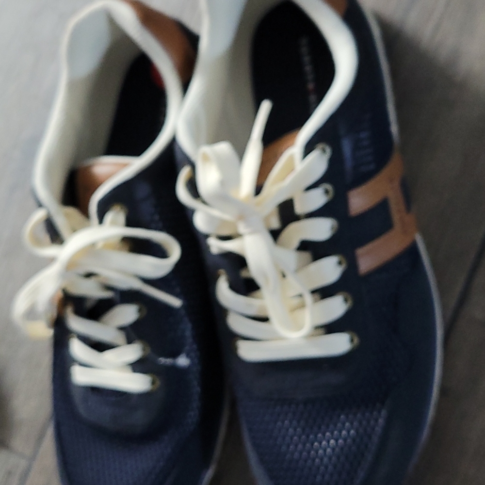 Hilfiger shoes 10